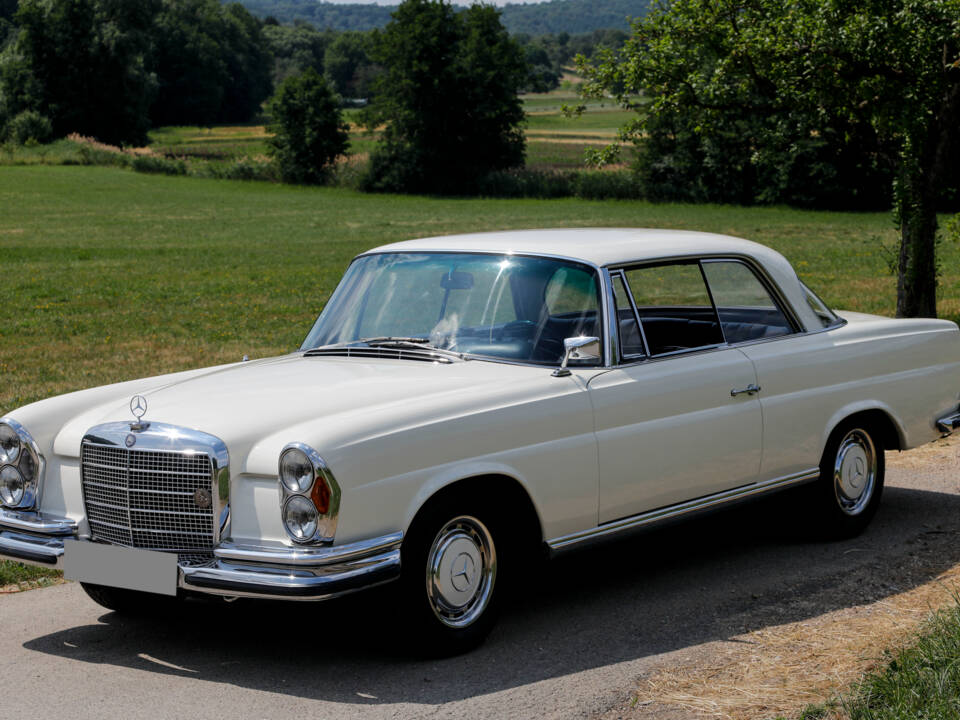 Image 3/50 of Mercedes-Benz 280 SE 3,5 (1970)