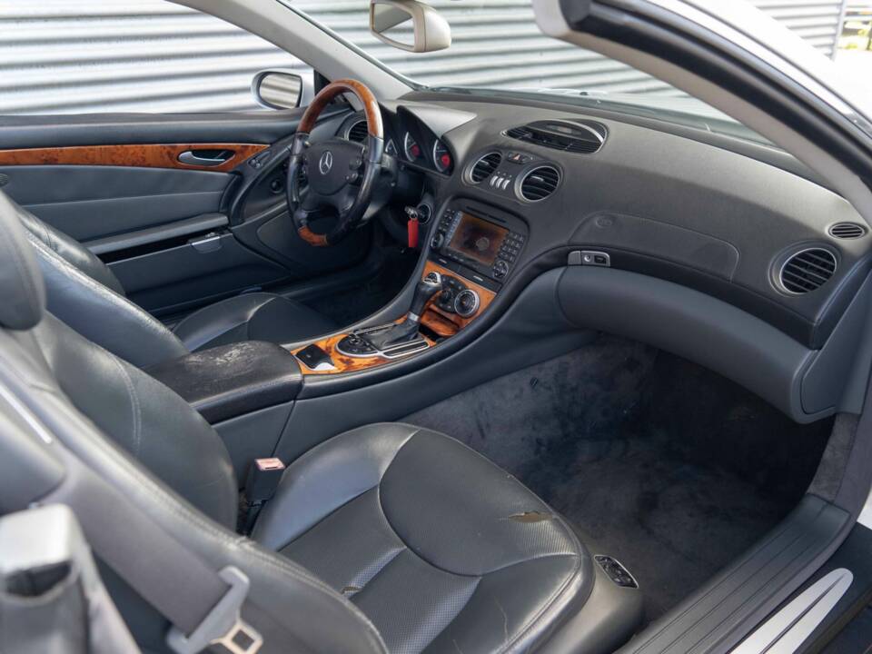 Image 8/8 de Mercedes-Benz SL 500 (2006)