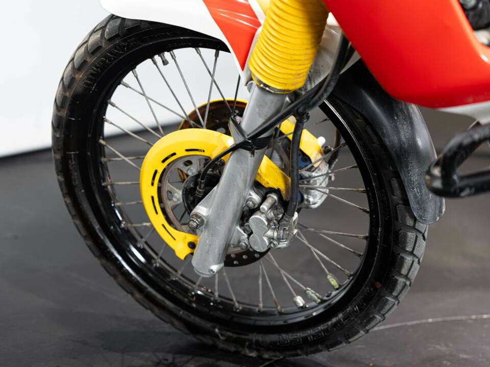 Image 28/35 of Yamaha DUMMY (1989)