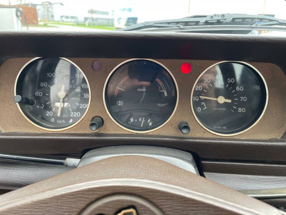Imagen 9/15 de Peugeot 504 V6 Coupe (1980)