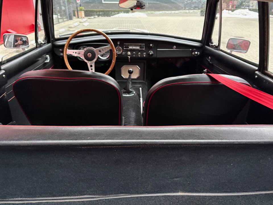 Image 10/23 of MG MGB GT (1968)