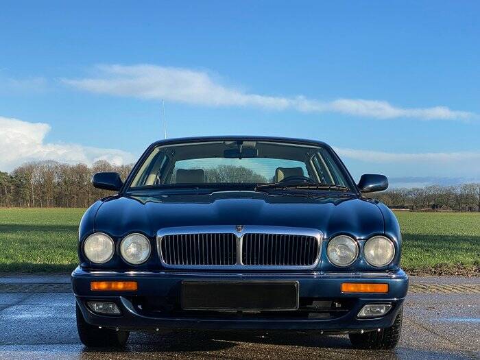 Image 2/7 of Jaguar XJ6 Sport 3.2 (1996)