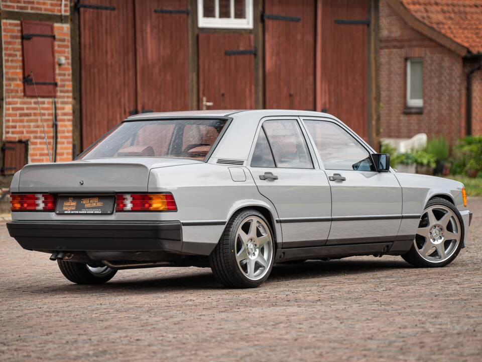 Bild 13/62 von Mercedes-Benz 190 E (1983)