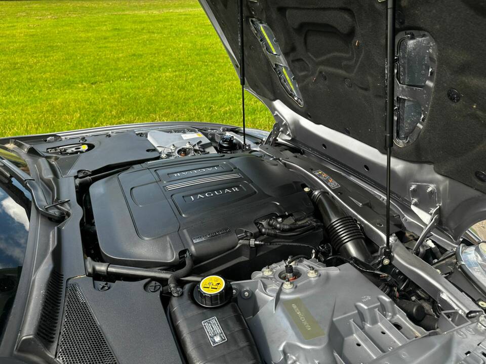 Image 37/46 of Jaguar XKR (2010)