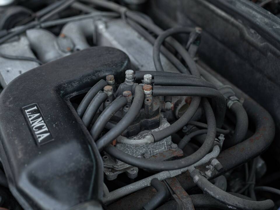 Image 35/41 of Lancia Thema 6V (1985)