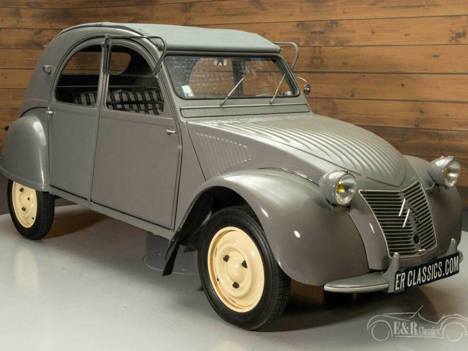Image 10/19 of Citroën 2 CV France 3 (1953)