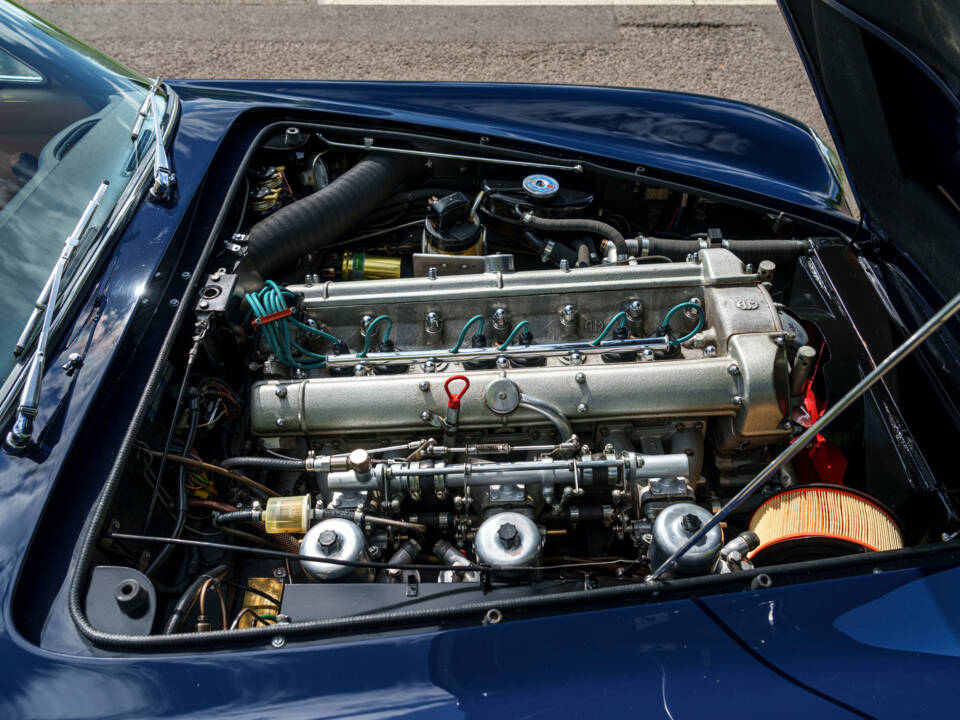 Bild 27/28 von Aston Martin DB 6 Mk II Volante (1970)