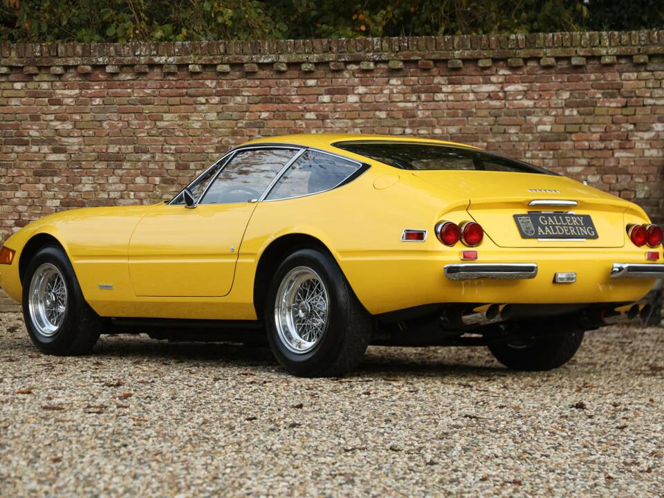 Image 2/50 of Ferrari 365 GTB/4 Daytona (1973)