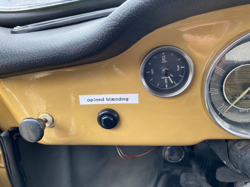 Image 32/42 de Volkswagen Karmann Ghia 1600 (1970)