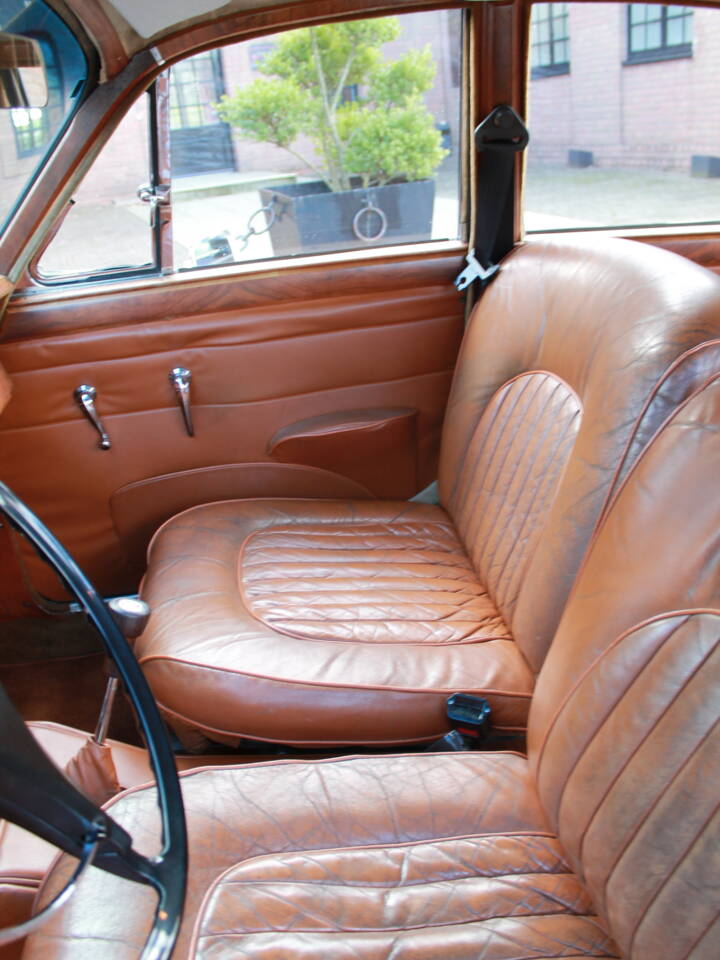 Bild 15/42 von Jaguar 240 (1968)