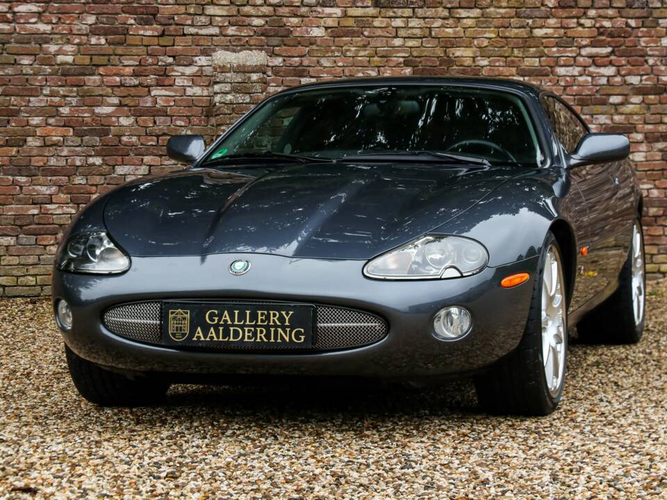 Immagine 8/50 di Jaguar XK8 4.0 (2002)
