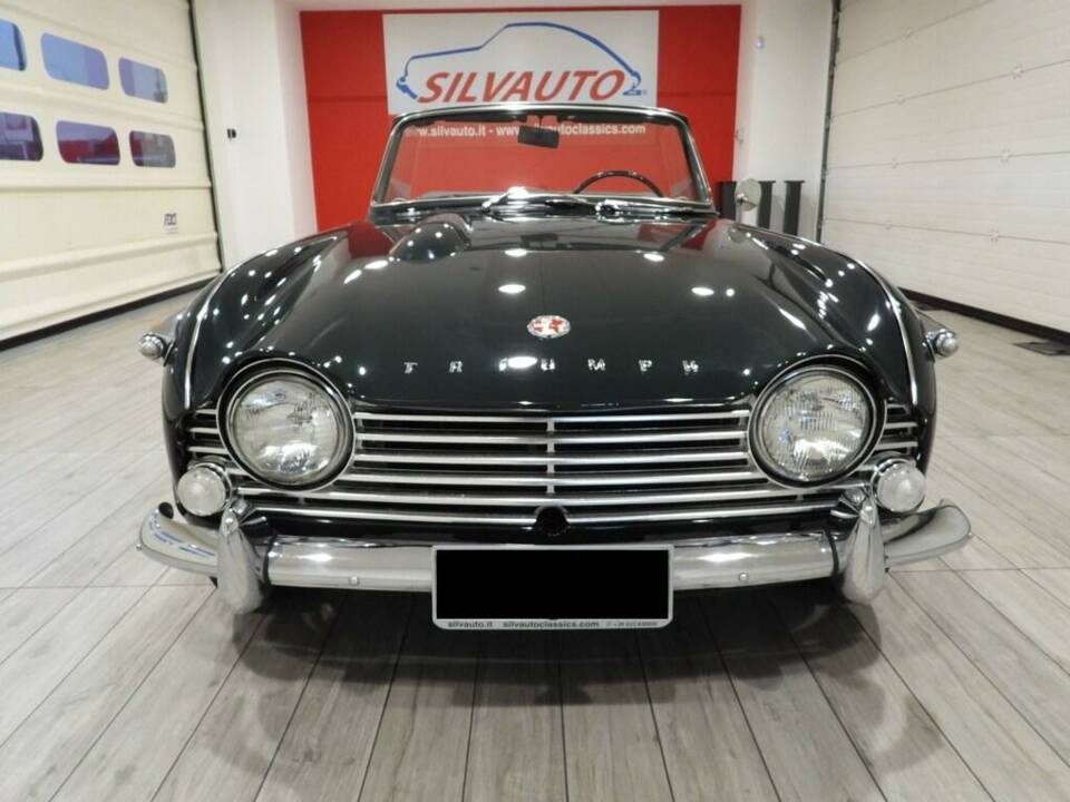 Image 3/15 of Triumph TR 4A (1967)