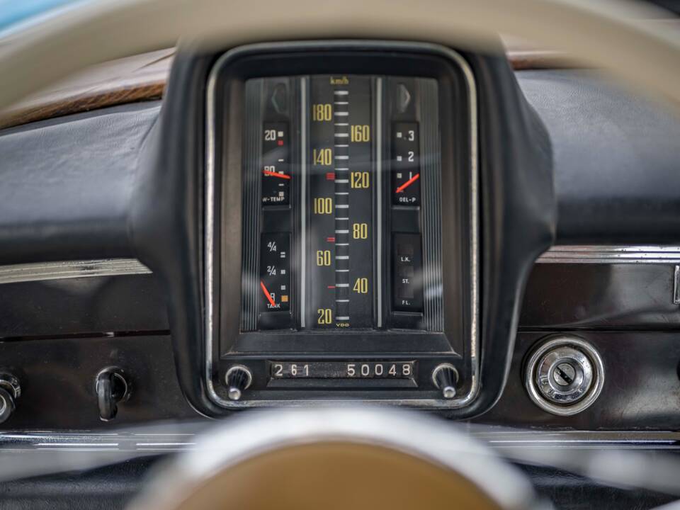 Image 9/10 de Mercedes-Benz 200 (1966)