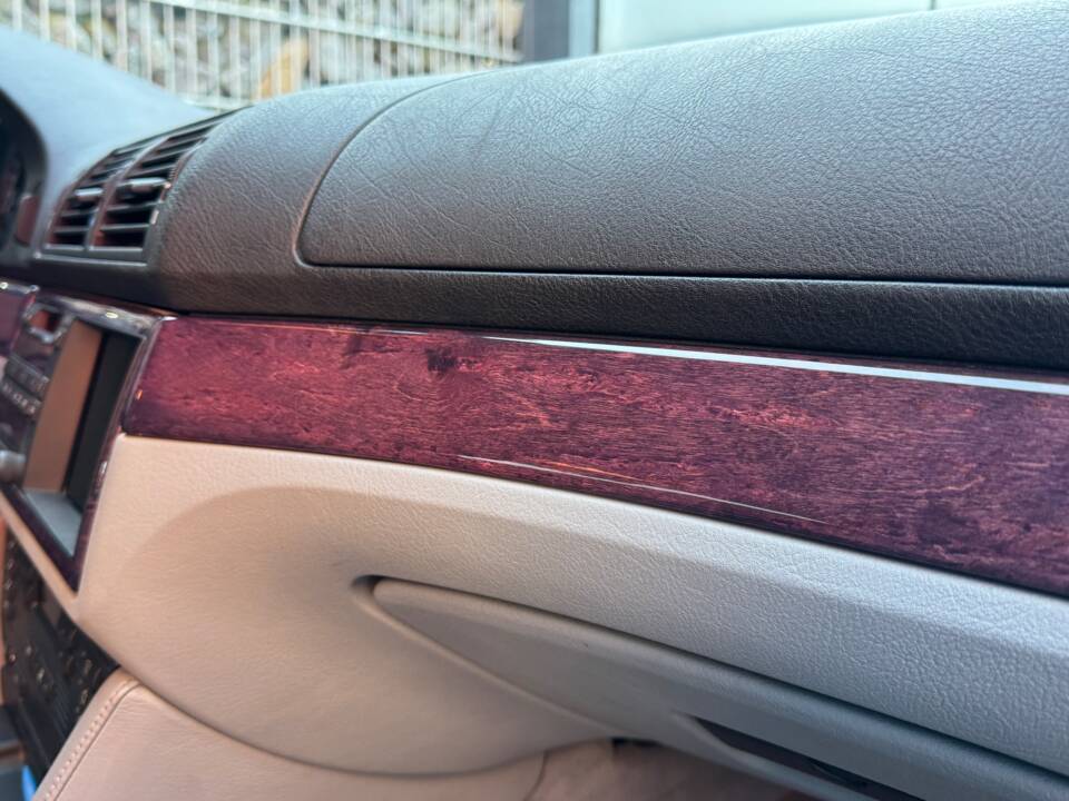 Image 87/100 of BMW 540i Touring (1998)
