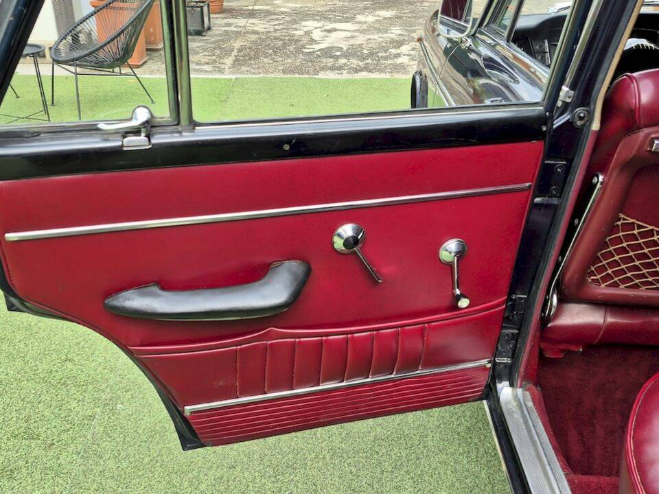Bild 22/47 von FIAT 2300 (1961)