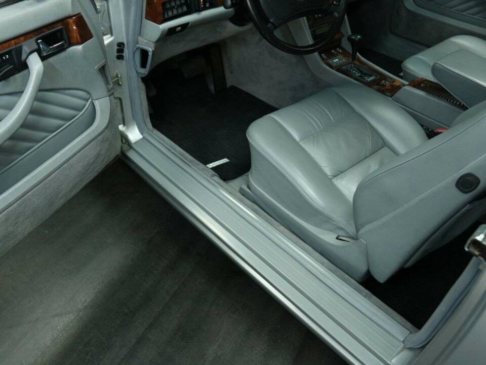 Afbeelding 12/50 van Mercedes-Benz 560 SEC (1991)