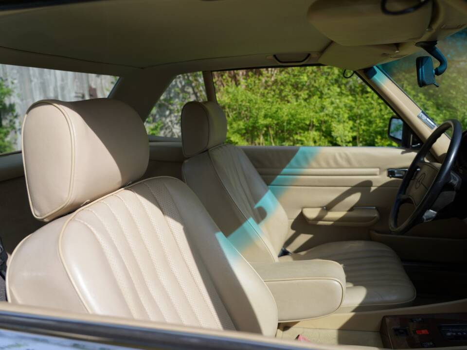 Bild 18/19 von Mercedes-Benz 560 SL (1989)