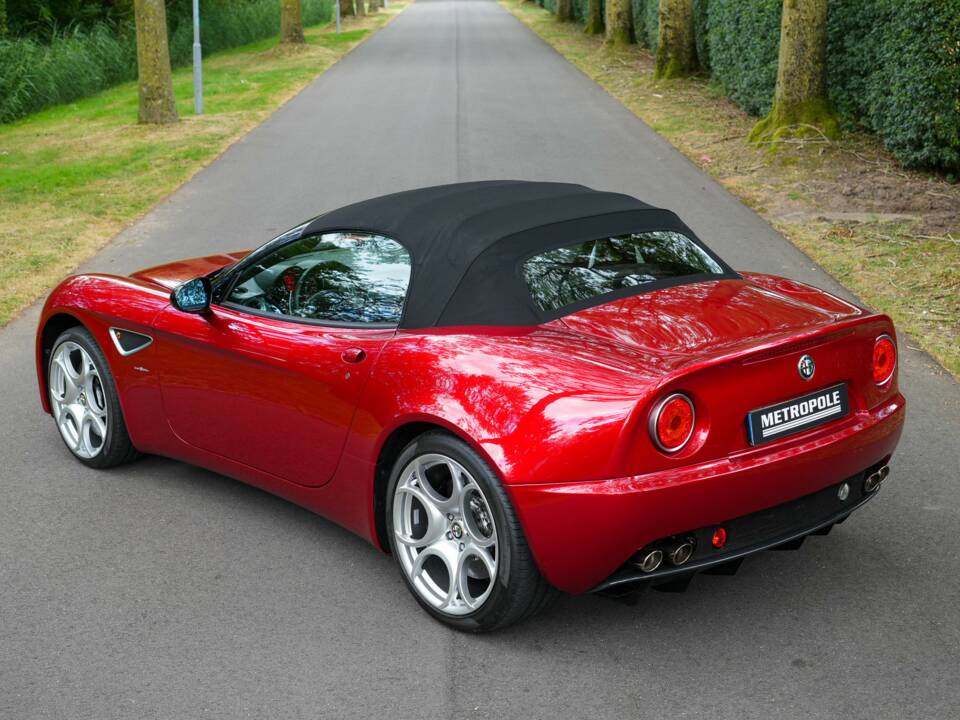 Image 17/50 of Alfa Romeo 8C Spider (2010)