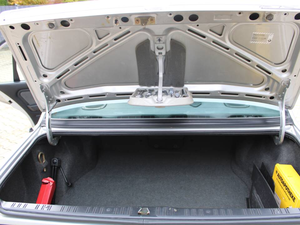 Image 16/32 de BMW 325ix (1990)