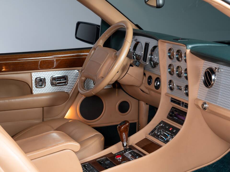 Image 32/43 of Bentley Continental T (1997)