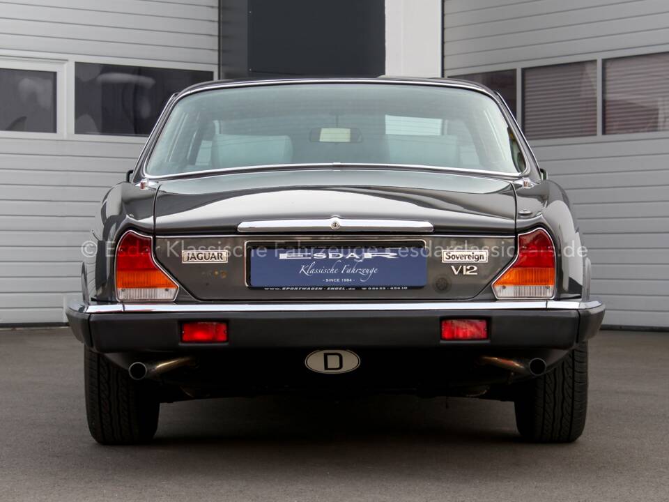 Immagine 6/46 di Jaguar XJ 12 (1986)