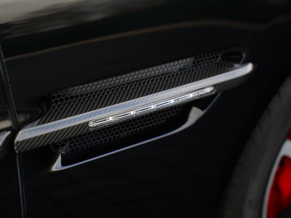 Image 44/50 of Aston Martin Vanquish S Volante (2018)