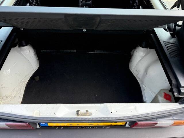 Image 18/22 of Volkswagen Golf Mk I GTI 1.8 (1983)