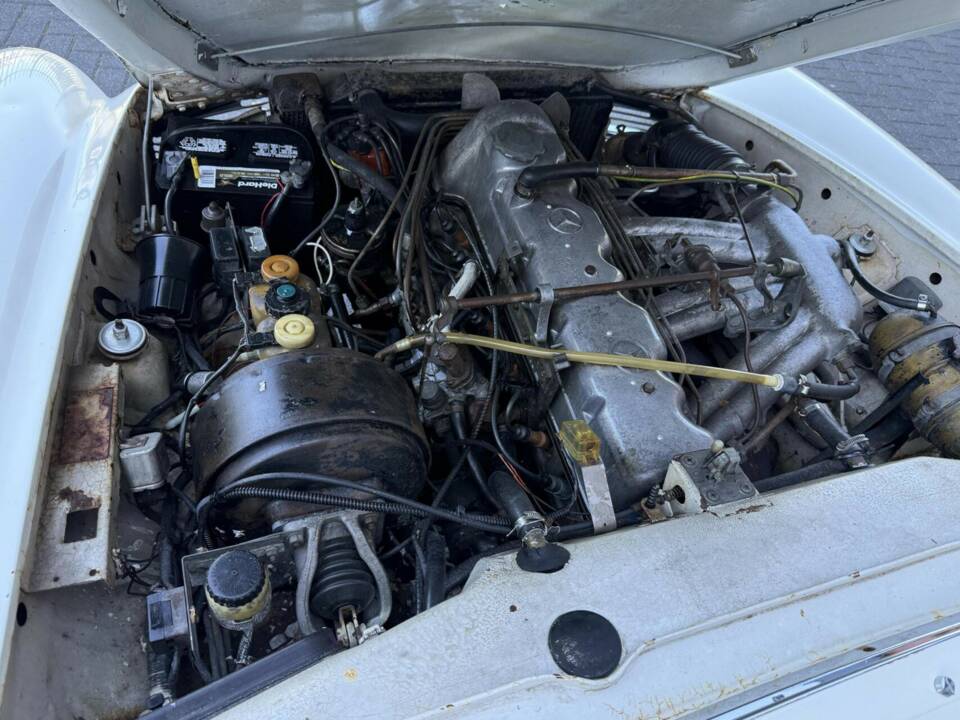 Image 37/50 of Mercedes-Benz 280 SL (1970)