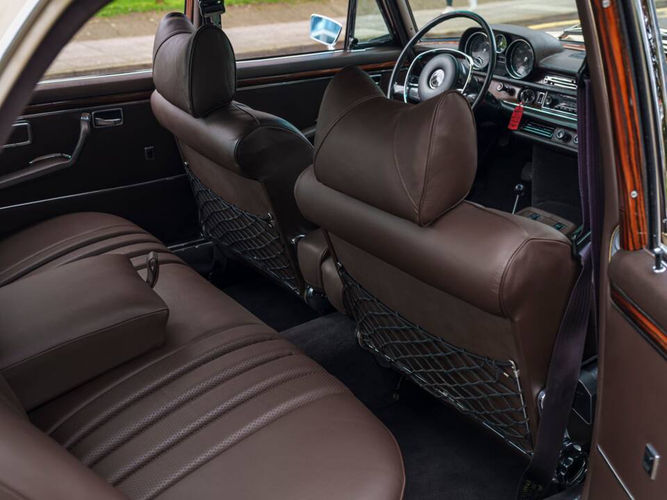 Image 26/34 of Mercedes-Benz 300 SEL 6.3 (1969)