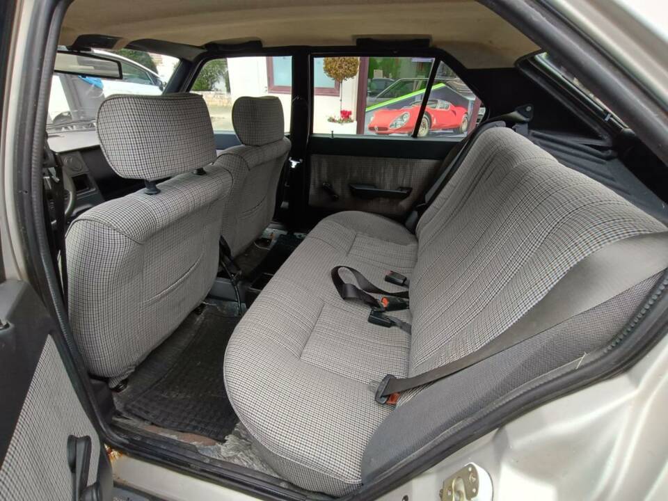 Immagine 12/50 di Alfa Romeo 33 - 1.3 S (1989)