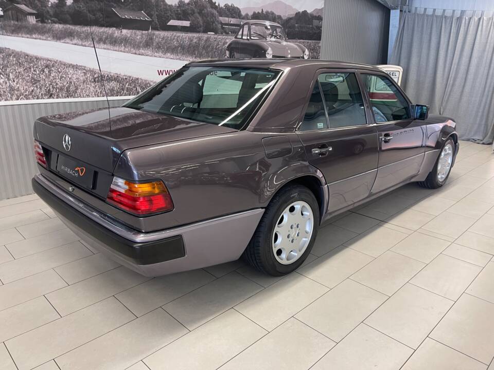 Image 6/19 de Mercedes-Benz 500 E (1992)
