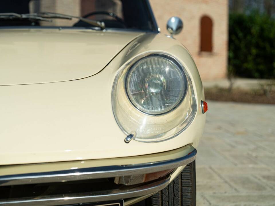 Image 16/50 of Alfa Romeo 1750 Spider Veloce (1969)