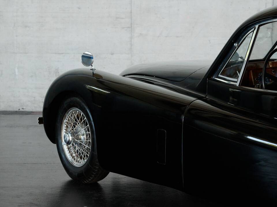 Image 18/48 of Jaguar XK 120 FHC (1954)