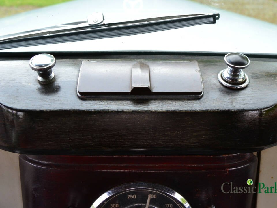 Image 33/50 of Mercedes-Benz 220 (1952)