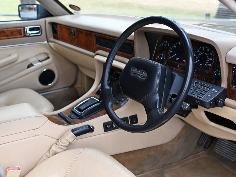 Image 4/21 of Daimler XJ 6 4.0 (1990)