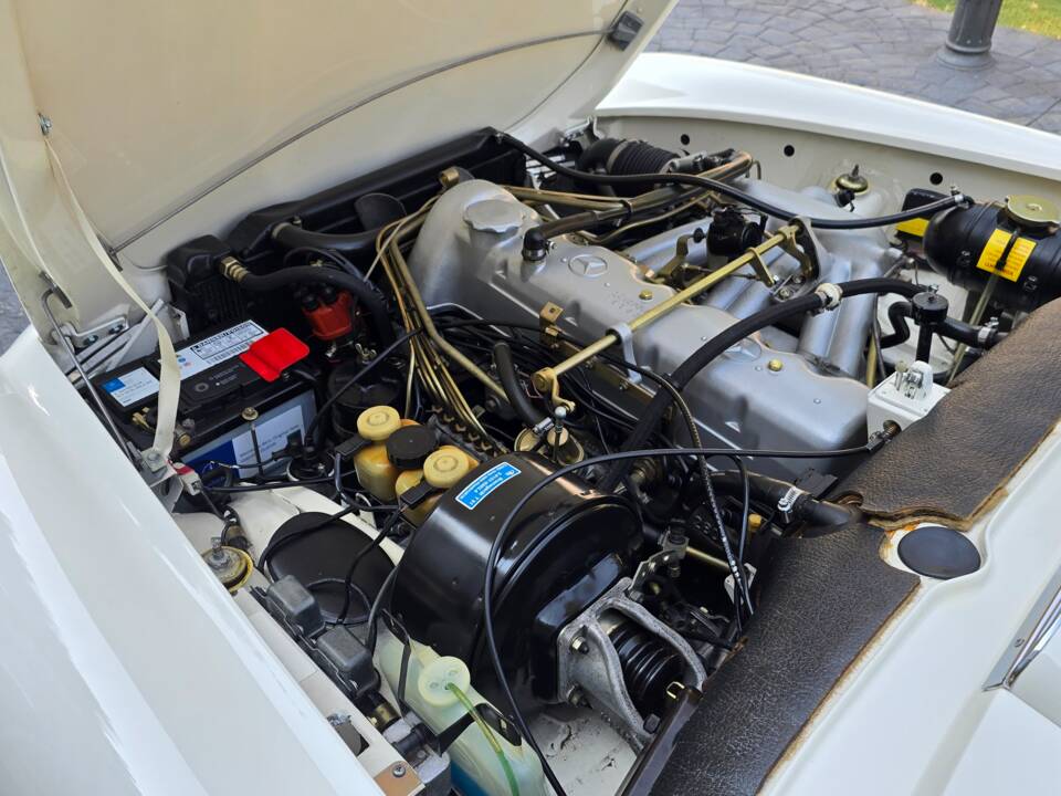 Afbeelding 33/34 van Mercedes-Benz 280 SL (1968)