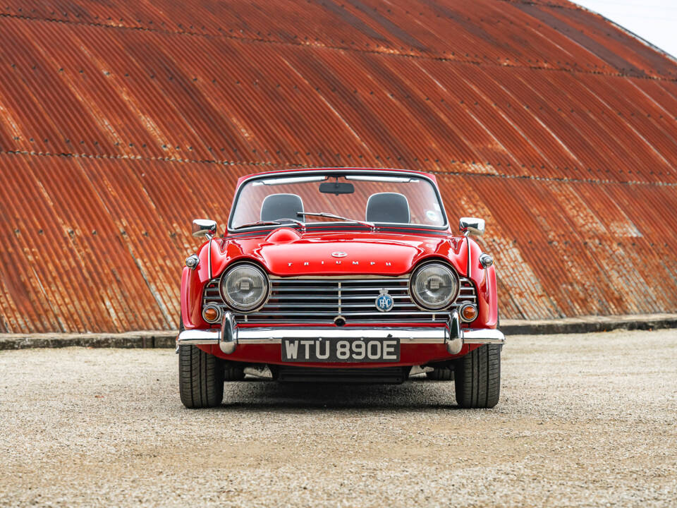 Image 3/45 de Triumph TR 4A IRS (1967)