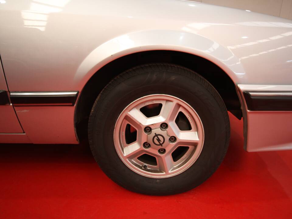 Bild 8/13 von Opel Monza 3,0 E (1983)