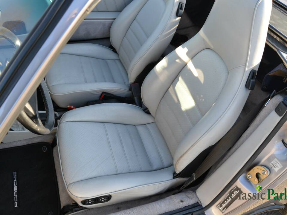 Image 35/50 of Porsche 911 Carrera 3.2 (1987)