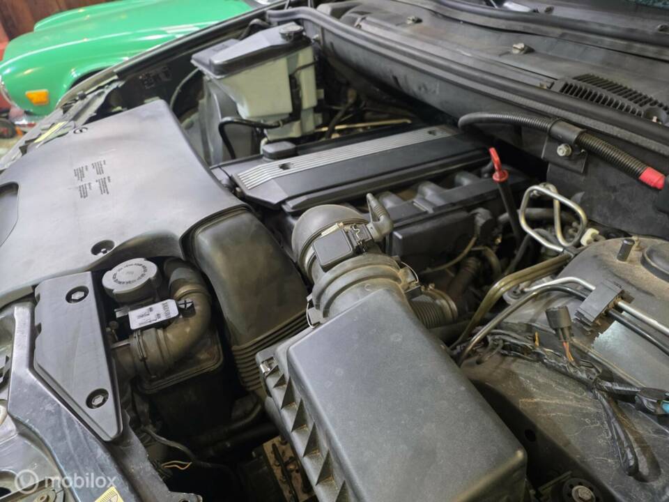 Bild 37/46 von BMW X5 3.0i (2003)