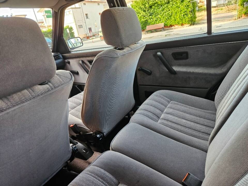 Bild 37/91 von Volkswagen Golf II 1.6 (1990)