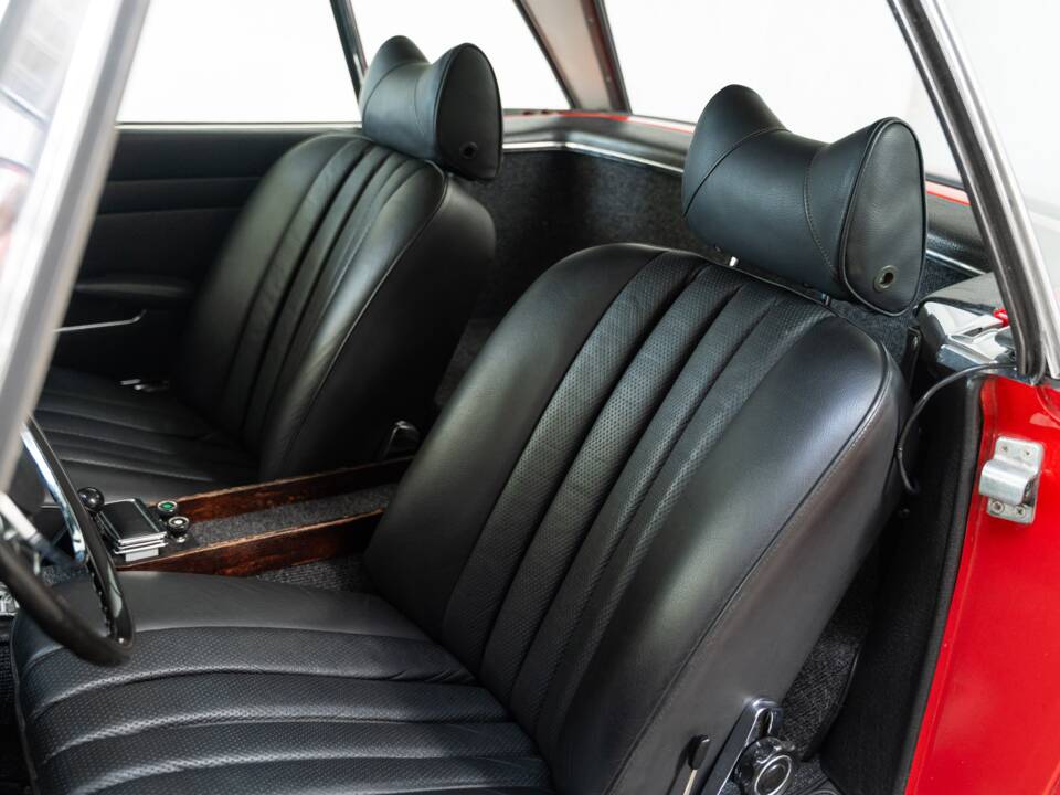 Image 18/35 of Mercedes-Benz 280 SL (1970)