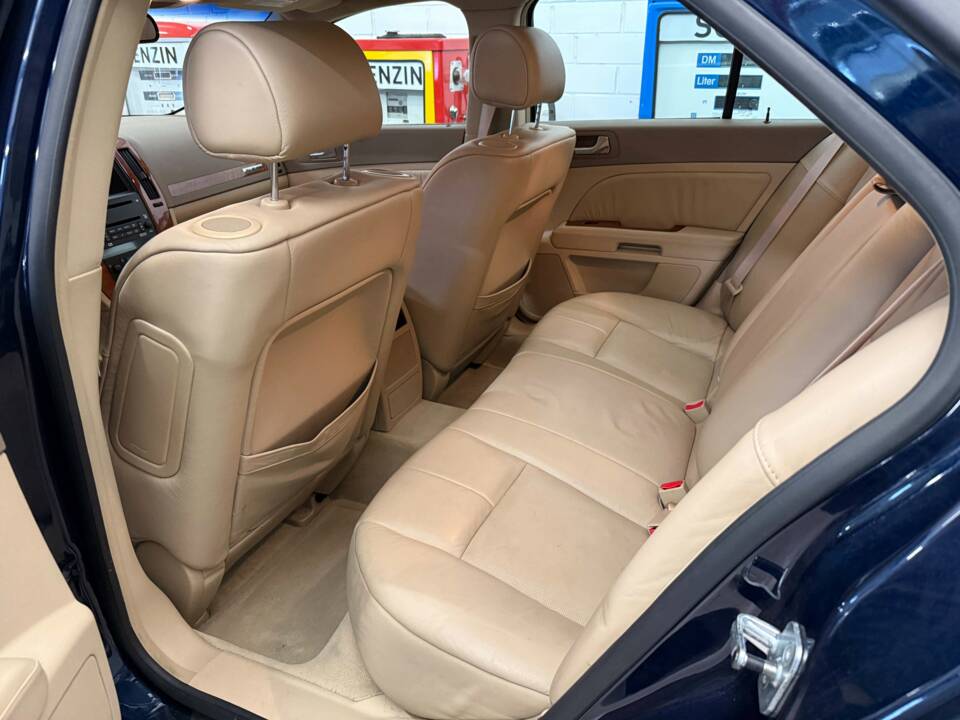 Image 12/17 of Cadillac STS 4.6 (2008)