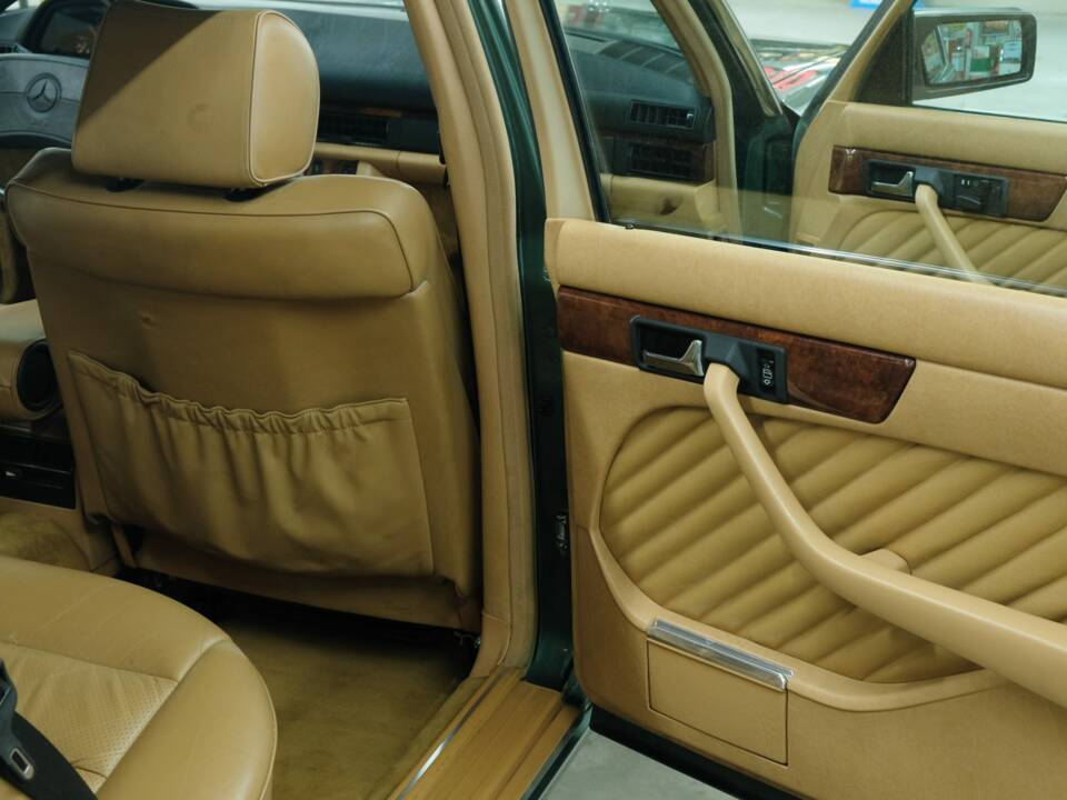 Bild 26/50 von Mercedes-Benz 420 SEL (1990)
