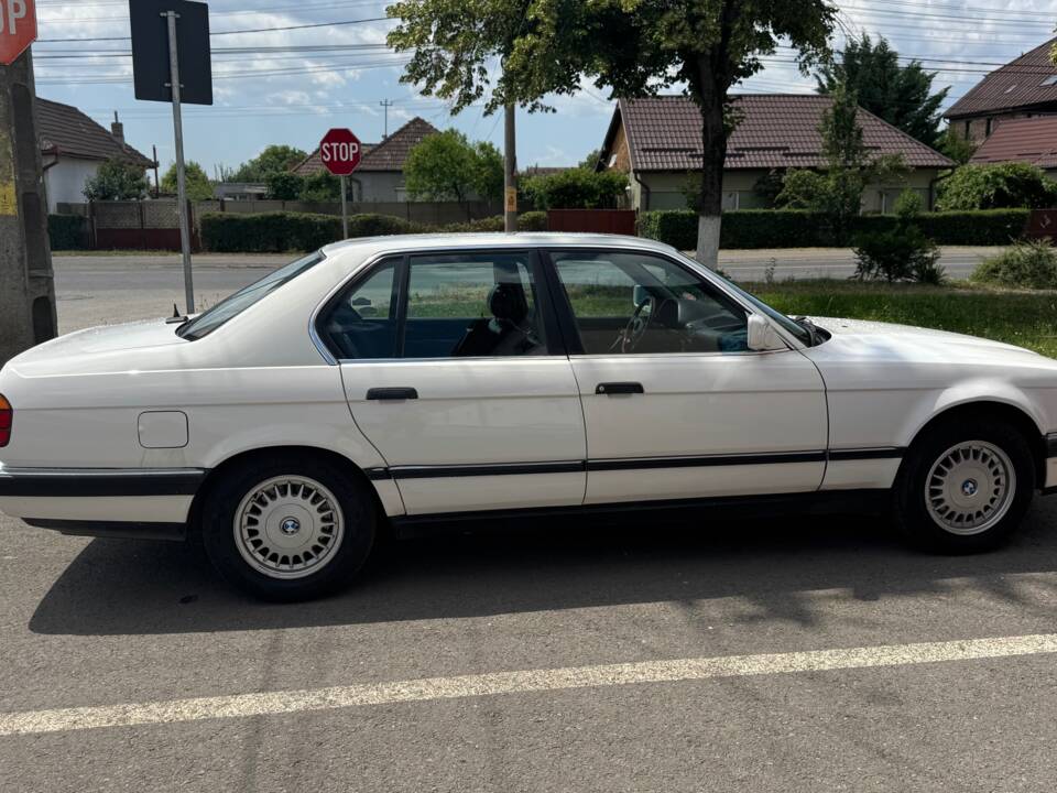 Image 1/37 of BMW 735i (1991)