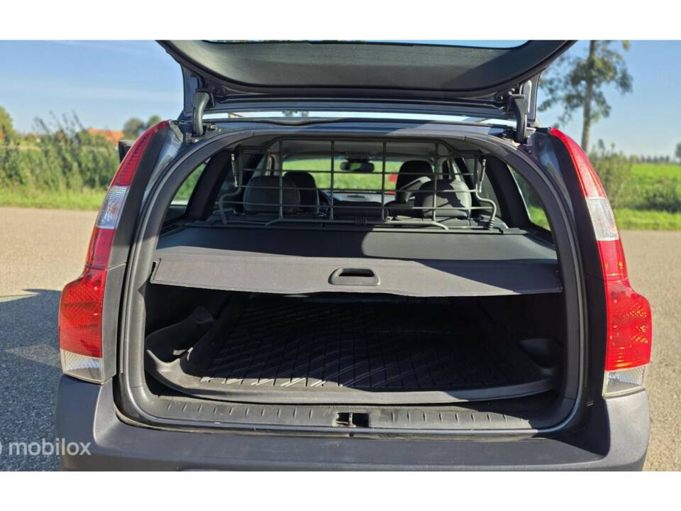 Bild 15/34 von Volvo XC70 2.5T AWD (2006)