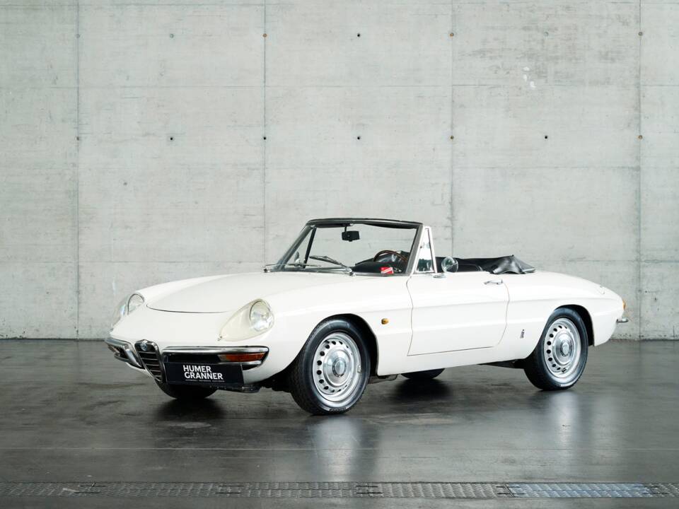Image 1/50 of Alfa Romeo 1600 Spider Duetto (1966)
