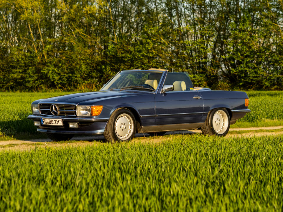 Immagine 2/42 di Mercedes-Benz 300 SL (1986)