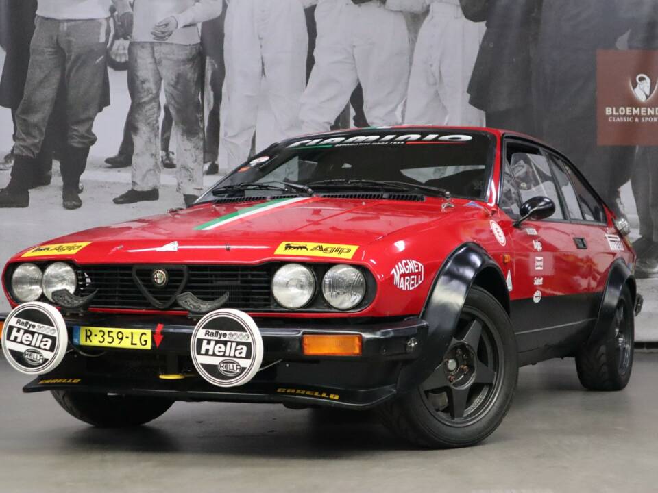 Bild 2/46 von Alfa Romeo GTV 2.0 (1982)
