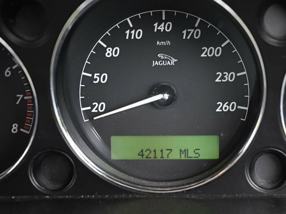 Image 48/50 de Jaguar XJ 8 4.2 (2009)
